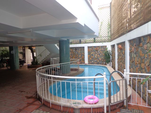 Biệt thự có bể bơi cần bán trên phố Tô Ngọc Vân 