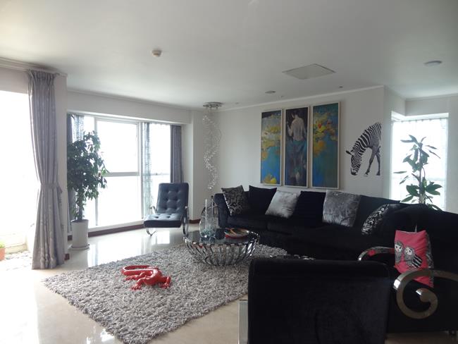 Big apartment in L building, Ciputra 