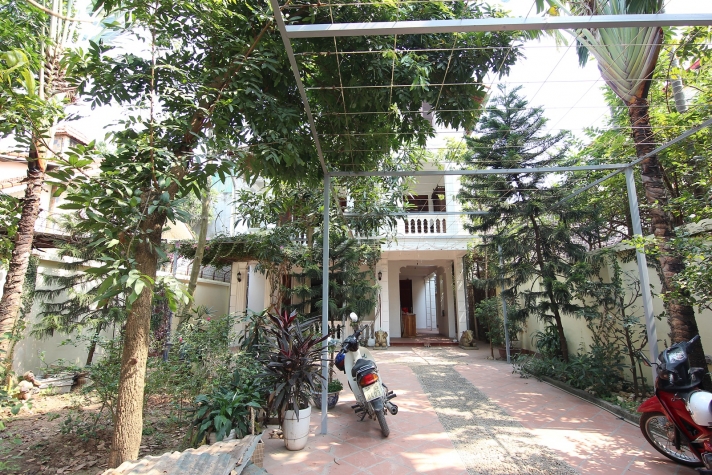 Big house for rent in Au Co, large yard 