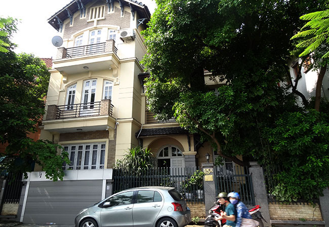 Big house for rent next to the lake, Tay Ho district 