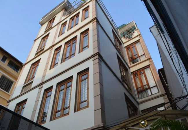 Cho thuê nhà 5 phòng ngủ ở Đặng Thai Mai, Tây Hồ.