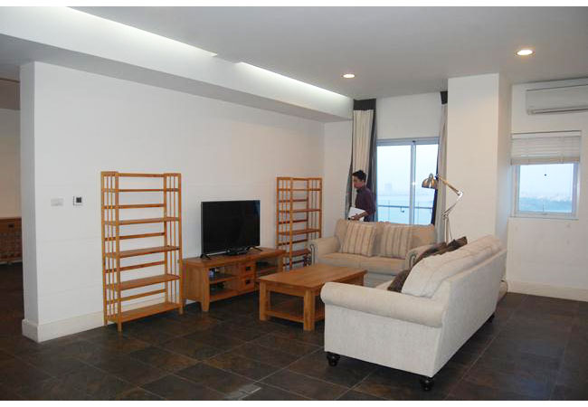 Large apartment in Golden Westlake 