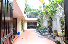 Nhà đẹp, sân rộng cho thuê ngay 