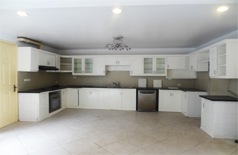 Nhà mặt hồ cho thuê , sân vườn