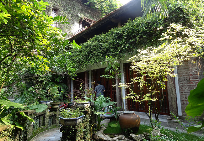 Oriental house for rent in nice lane of Au Co street 